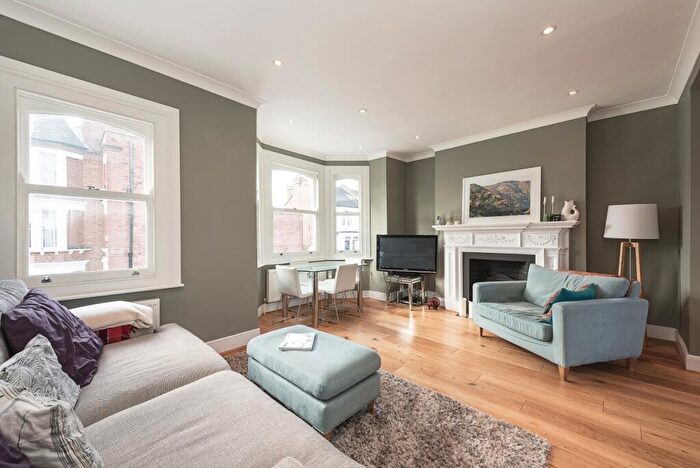 3 Bedroom Flat To Rent In Framfield Road London, N5