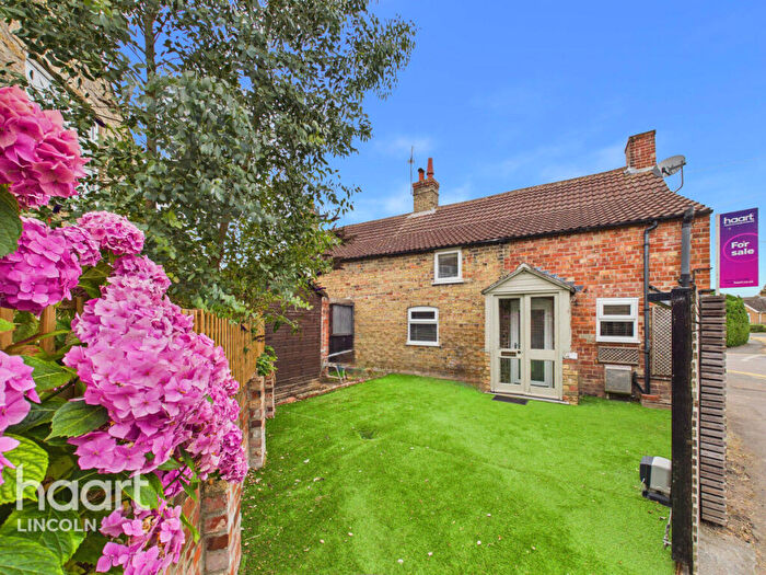 3 Bedroom Semi-Detached House For Sale In Vicarage Lane, Welton, LN2