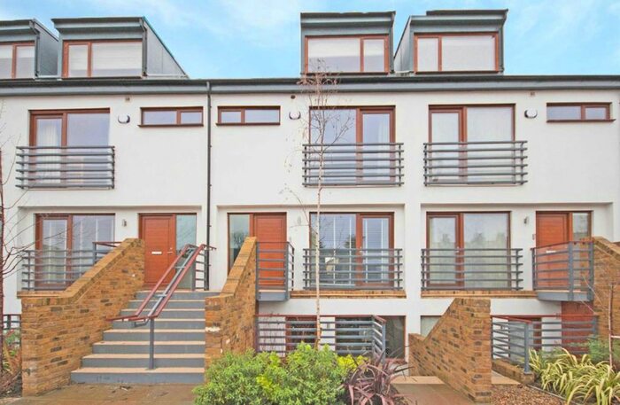 4 Bedroom Terraced House To Rent In Third Cross Road, Twickenham, TW2