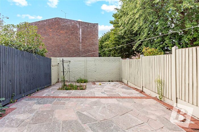 3 Bedroom Terraced House For Sale In Saddleworth Square, Romford, RM3