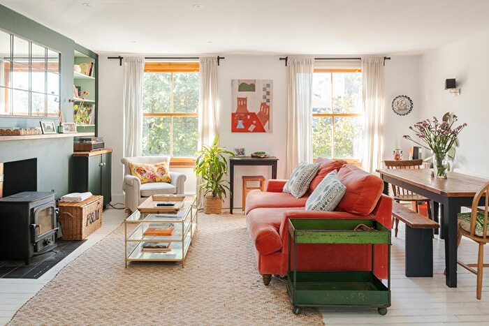 1 Bedroom Flat For Sale In Halliford Street, London, N1