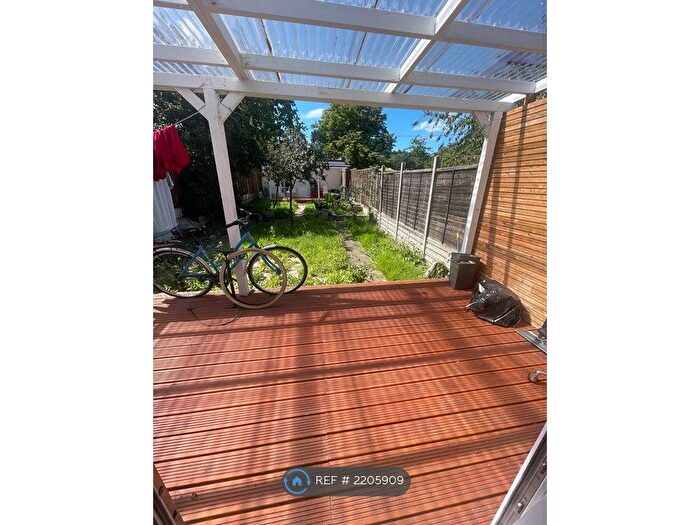 Studio To Rent In Great Cambridge Road, London, N18