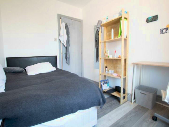 Terraced House To Rent In Hellings Street, London, E1W