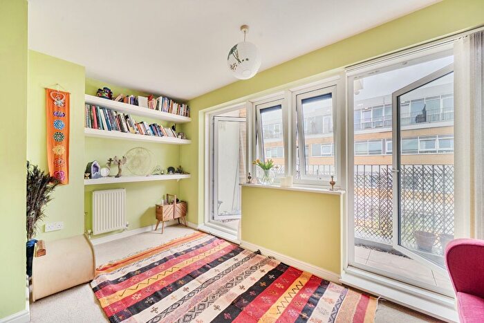1 Bedroom Flat For Sale In Hacon Square, London Fields, E8 - Photo 2