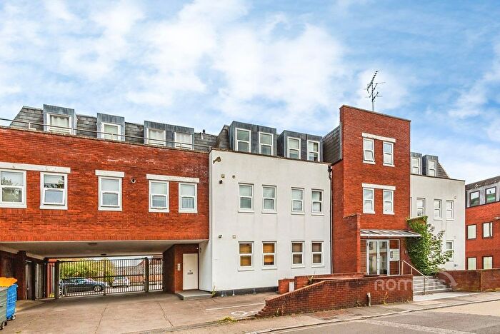2 Bedroom Flat To Rent In Darwell House, Essex Road, Basingstoke, RG21