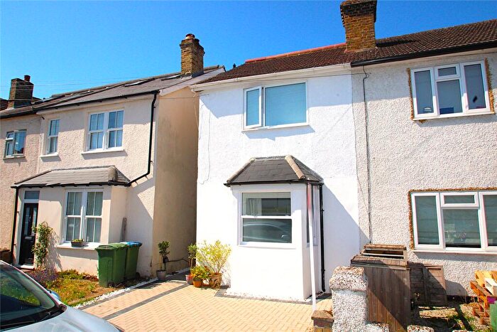 4 Bedroom House For Sale In Cambridge Road, Walton On Thames, Surrey, KT12