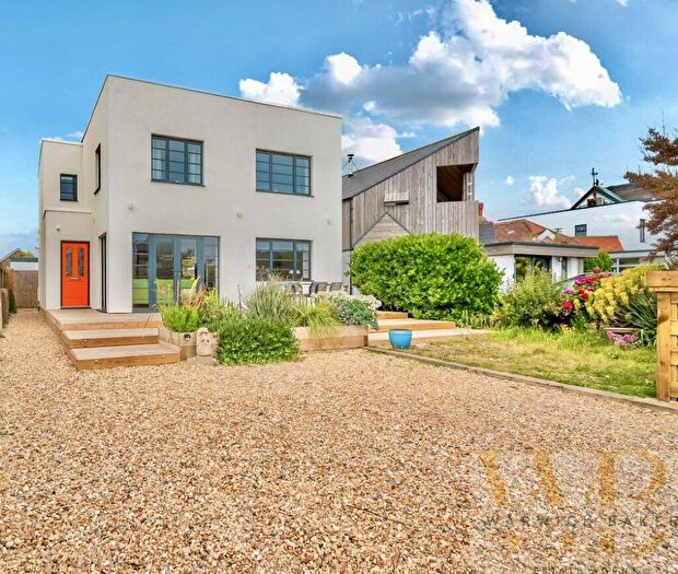 3 Bedroom Detached House For Sale In Old Fort Road, Shoreham-By-Sea, BN43