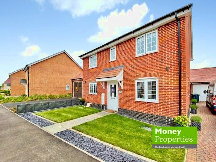 4 Bedroom Detached House For Sale In Nightingale Avenue, Wymondham, NR18