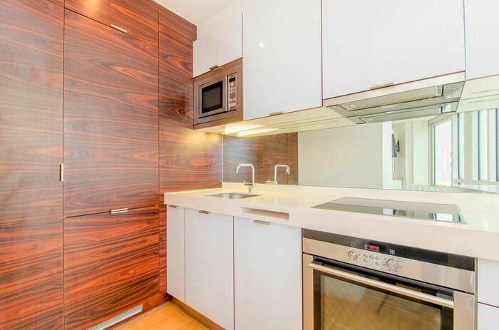 2 Bedroom Flat To Rent In Ontario Tower, Canary Wharf, London, E14