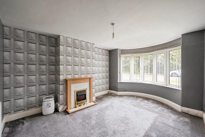 3 Bedroom Semi-Detached House For Sale In Bawtry Road, Hellaby, Rotherham, S66