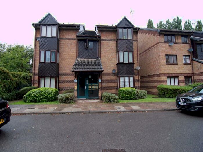 Studio To Rent In Harp Island Close, Neasden, London, NW10