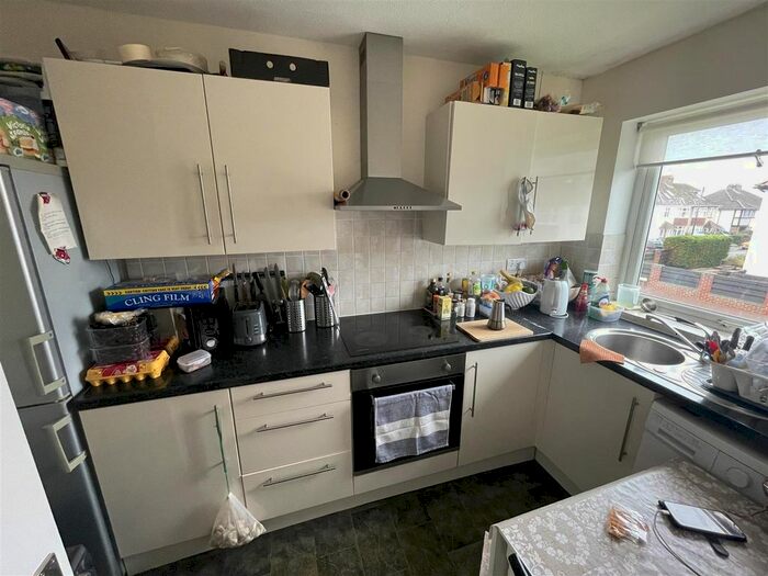 2 Bedroom Flat To Rent In Fraley Road, Westbury-On-Trym, Bristol, BS9