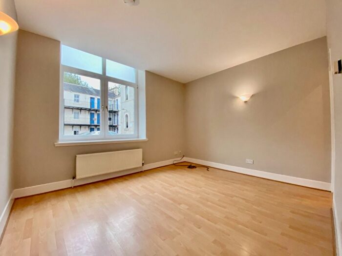 2 Bedroom Flat To Rent In Patriothall, Stockbridge, Edinburgh, EH3
