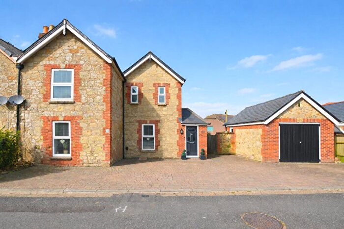 3 Bedroom Semi-Detached House For Sale In Ideal Family Home * Wroxall, PO38