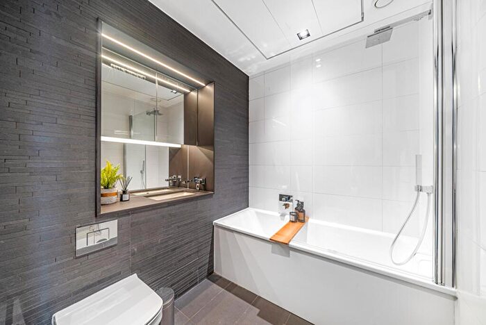 2 Bedroom Flat To Rent In Amory Tower, Marsh Wall, E14