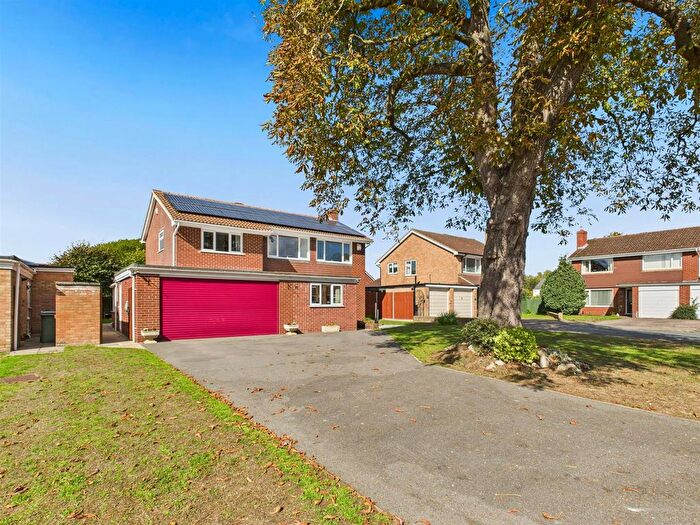 4 Bedroom Detached House For Sale In Grovelands, Barnwood, Gloucester, GL4