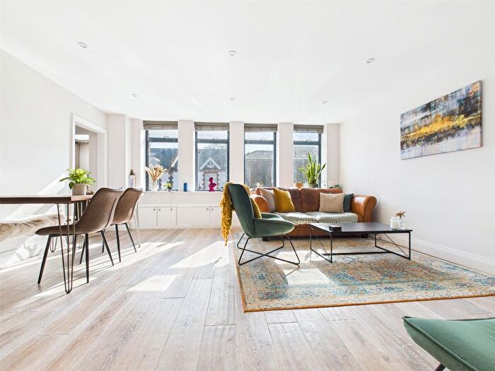 2 Bedroom Flat To Rent In High Street, Hampton Hill, Hampton, TW12