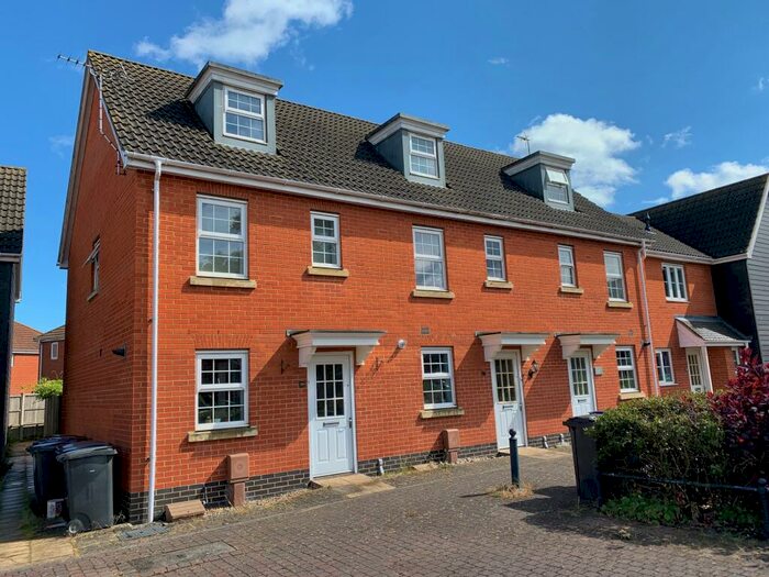 3 Bedroom Town House To Rent In Selway Drive, Moreton Hall, IP32
