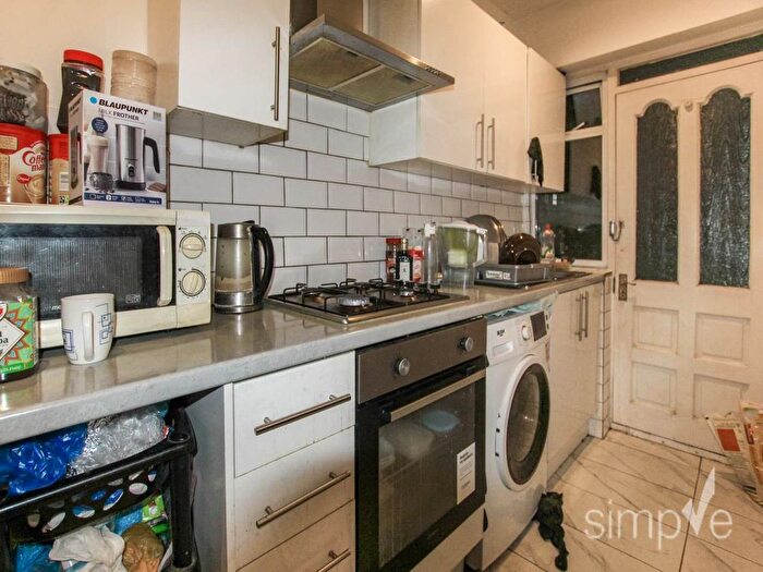 3 Bedroom Maisonette To Rent In Livingstone Road, Southall, Middlesex, UB1