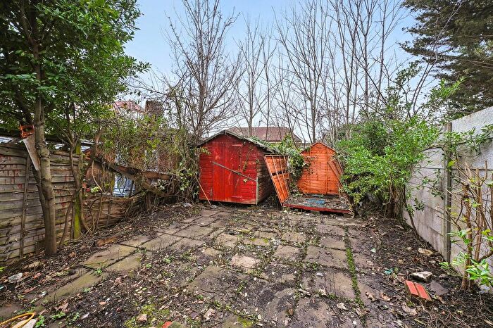 3 Bedroom Terraced House For Sale In Cricklewood Lane, London, NW2