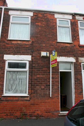 3 Bedroom Terraced House To Rent In Lorraine Street, Hull, HU8