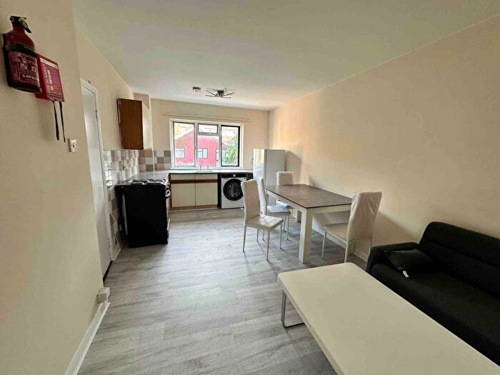 2 Bedroom Flat To Rent In Claremont Close, E16