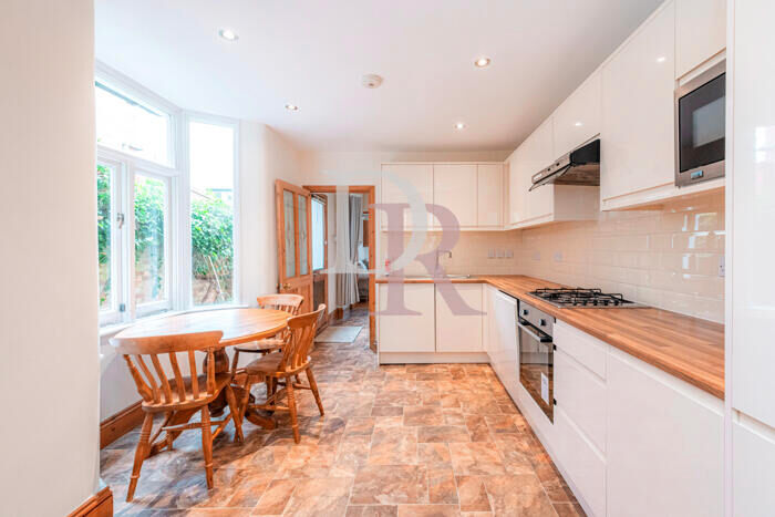 2 Bedroom Flat To Rent In Frobisher Road, Turnpike Lane, N8