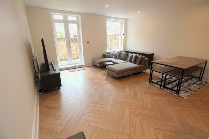 2 Bedroom Apartment To Rent In Royal Drive, London, N11