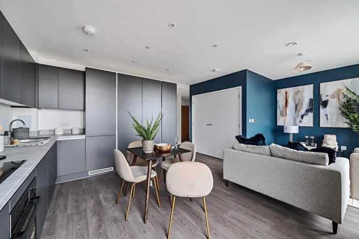 2 Bedroom Flat To Rent In New Road Triangle, Feltham, TW14