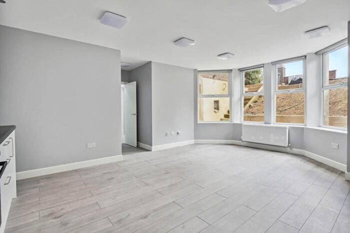 3 Bedroom Flat To Rent In Westwood Hill, London, SE26