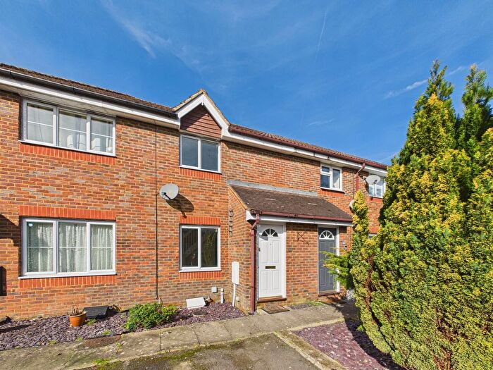 2 Bedroom End Terrace House For Sale In Ropeland Way, Horsham, RH12
