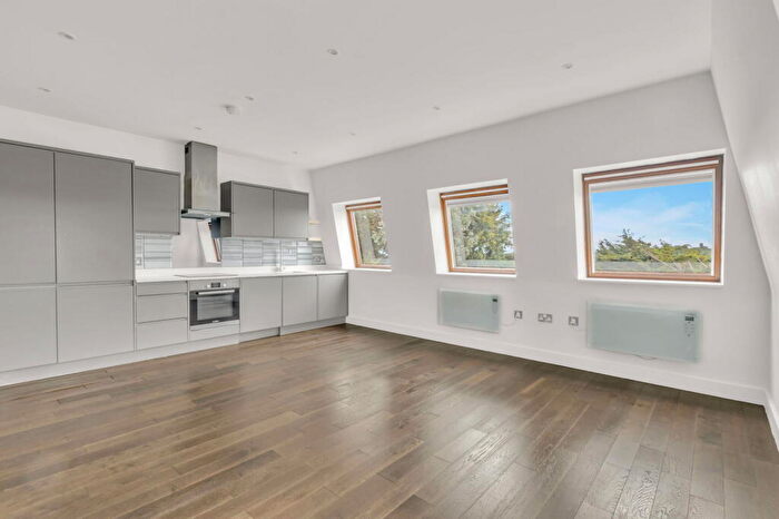 1 Bedroom Flat For Sale In High Road, Whetstone, N20