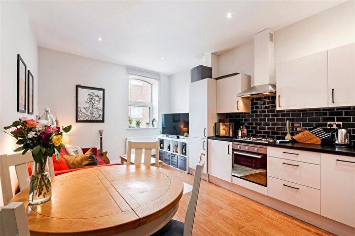 1 Bedroom Flat To Rent In Kingsland High Street, London, E8