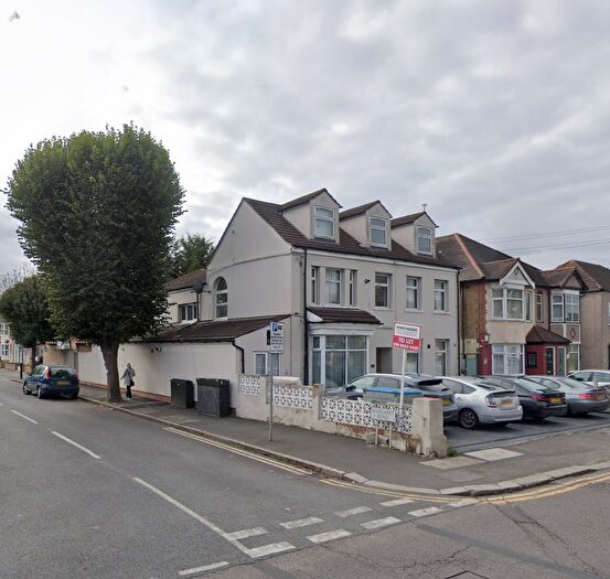 Studio To Rent In Heath Park Road, Romford, RM2