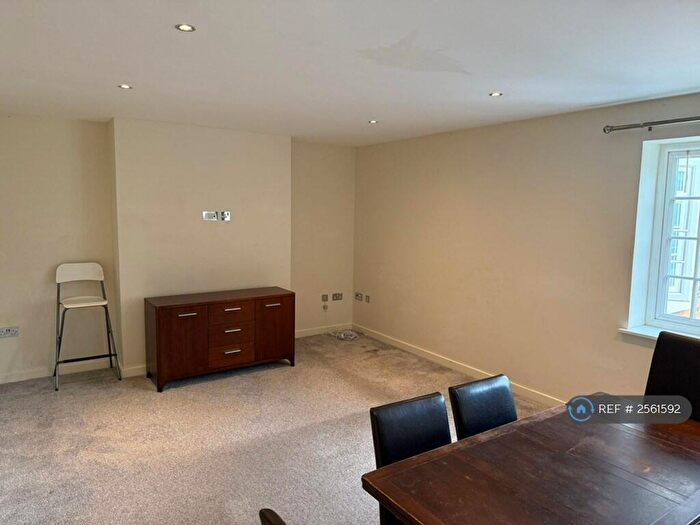 3 Bedroom Flat To Rent In Tweedy Road, Bromley, BR1