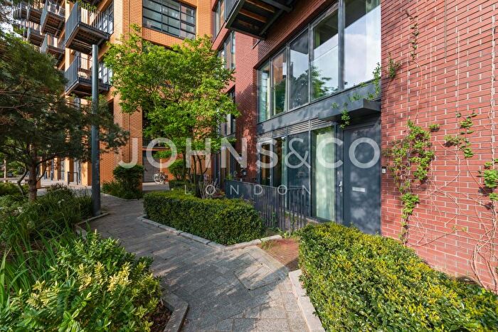 2 Bedroom Apartment For Sale In Lookout Lane, London, E14