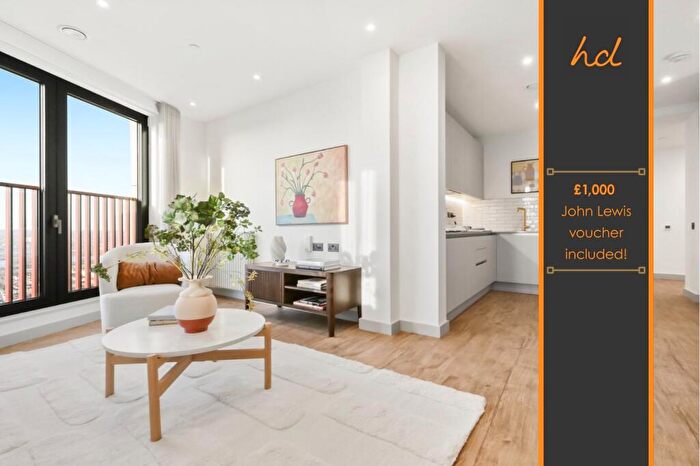 2 Bedroom Parking To Rent In Selborne Road, London, E17