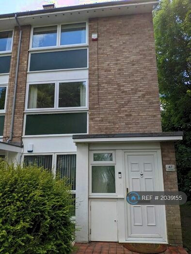 3 Bedroom Maisonette To Rent In Lawnside, London, SE3