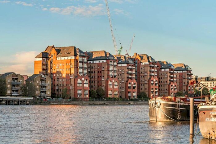 2 Bedroom Flat To Rent In William Morris Way, London, SW6