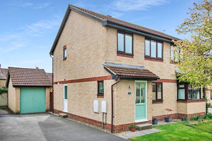 3 Bedroom Semi-Detached House For Sale In Immaculately Presented Three Bedroom Home In Yatton's North End, BS49