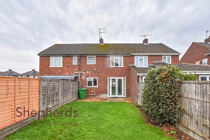 3 Bedroom Semi Detached House To Rent In Tregelles Road, Hoddesdon, EN11