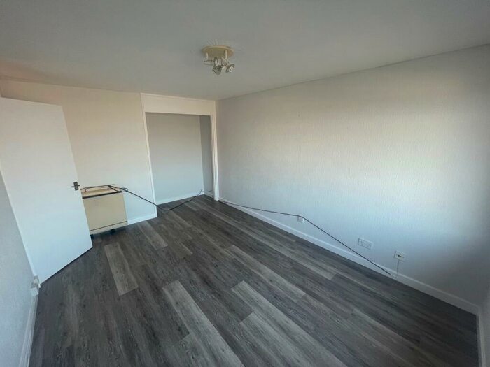 1 Bedroom Flat To Rent In Park Farm Drive, Allestree, Derby, DE22