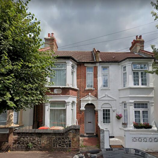 3 Bedroom Flat To Rent In Ernald Avenue, London, E6