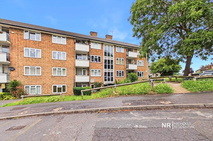 2 Bedroom Flat For Sale In York Way, Chessington, Surrey., KT9