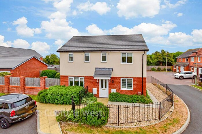 3 Bedroom Detached House For Sale In Turret Avenue, Havant, Hampshire, PO9