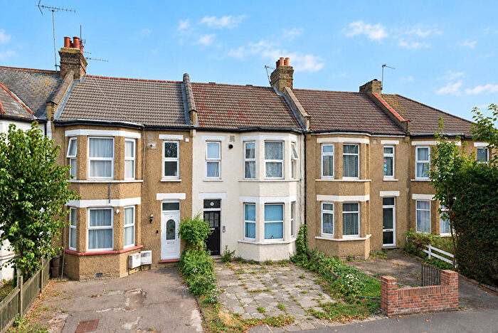 1 Bedroom Flat For Sale In Ground Floor Flat, St Marks Road, Enfield, EN1