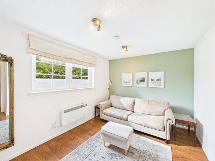 2 Bedroom Apartment To Rent In Grandfield, Edinburgh, Midlothian, EH6