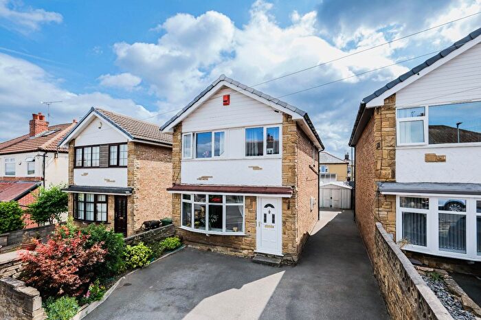 3 Bedroom Detached House For Sale In Merton Avenue, Farsley, Pudsey, Leeds, LS28