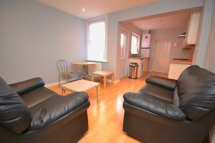 4 Bedroom Terraced House To Rent In Pitcroft Avenue, University Area, RG6