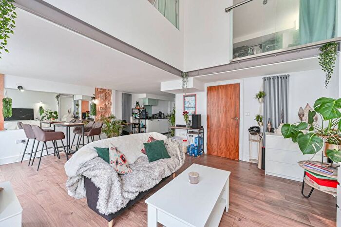 2 Bedroom Flat For Sale In Cadogan Road, Woolwich Riverside, London, SE18